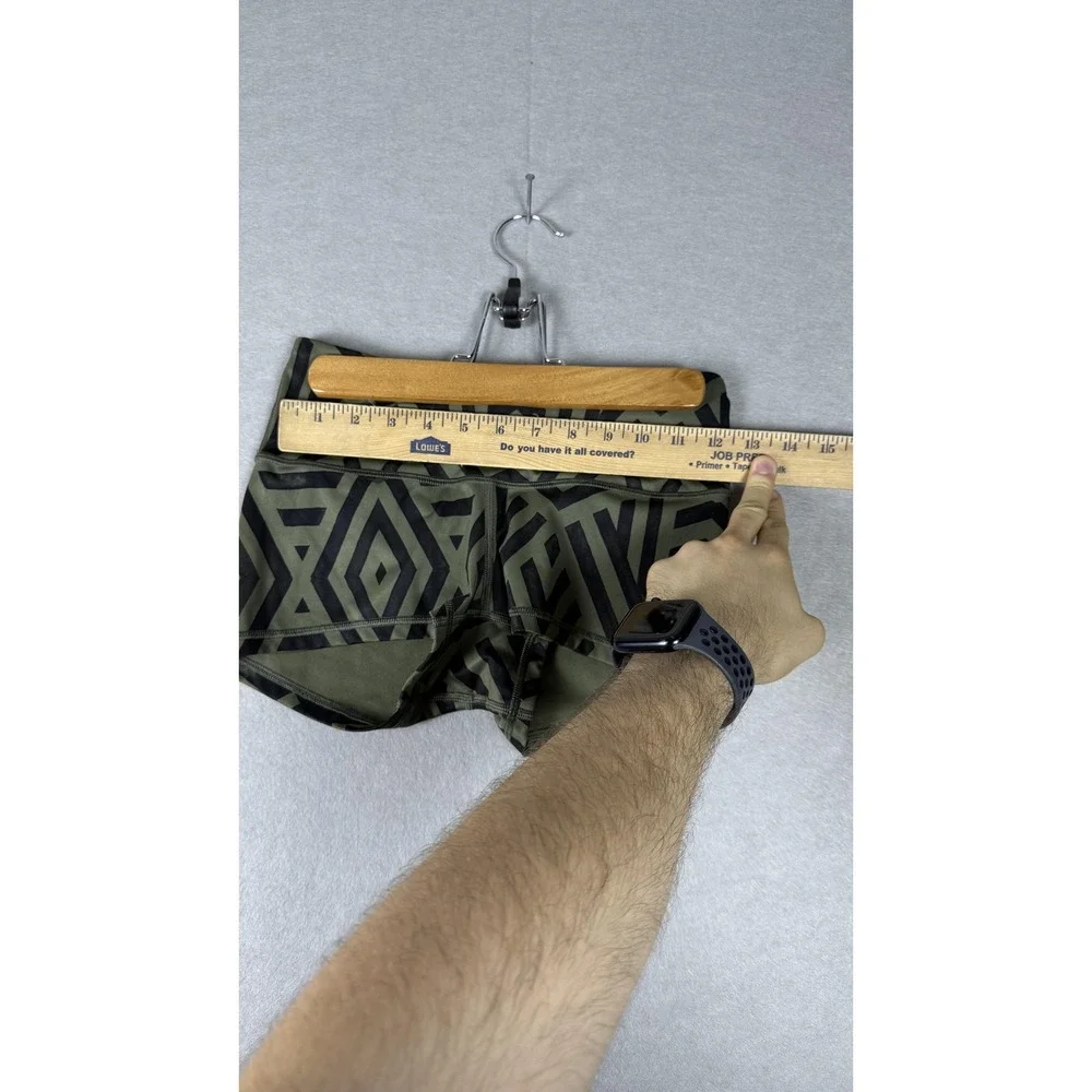 Lululemon Shorts Womens 6 Green‎ Black High Rise Geometric Print Athletic Yoga